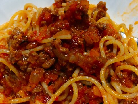 トマト缶で手作りミートソーススパゲッティ